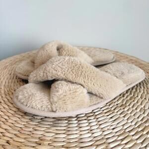 Abercrombie & Fitch Faux Fur Criss Cross Slippers